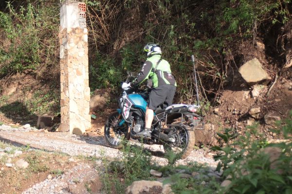 Subida de ripio con el equipaje cargado